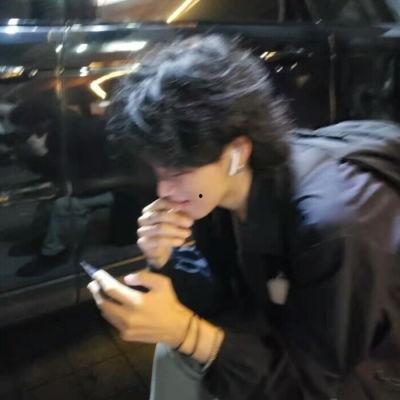 微信头像网红 高冷男,微信头像背后的神秘魅力