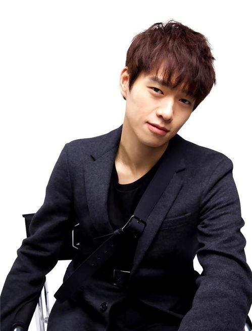 二字男明星,揭秘我国当红二字男明星的魅力风采