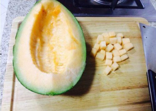 爆笑吃哈密瓜视频,笑果满满的视频盛宴！