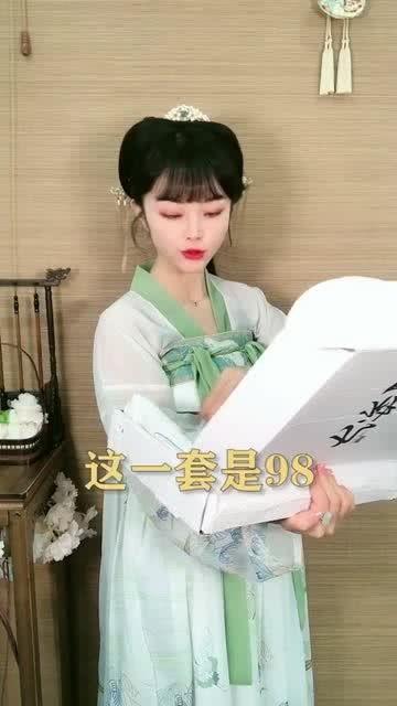 男掌柜汉服吃瓜